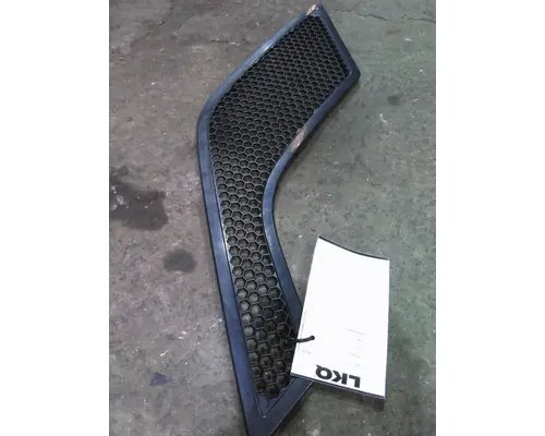 VOLVO VNL AIR INTAKE LOUVERCOVER