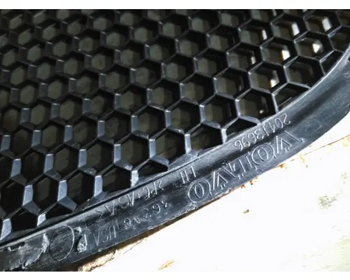 VOLVO VNL AIR INTAKE LOUVERCOVER