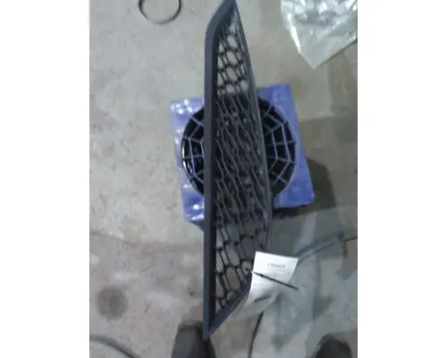 VOLVO VNL AIR INTAKE LOUVERCOVER