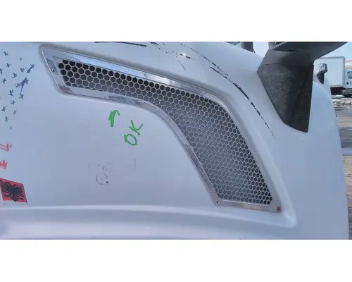 VOLVO VNL AIR INTAKE LOUVERCOVER