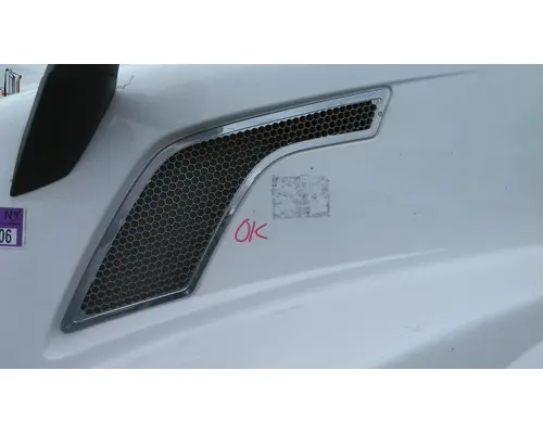 VOLVO VNL AIR INTAKE LOUVERCOVER