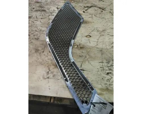 VOLVO VNL AIR INTAKE LOUVERCOVER