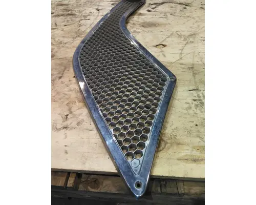 VOLVO VNL AIR INTAKE LOUVERCOVER