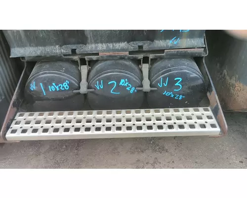 VOLVO VNL AIR TANK