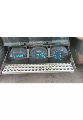 VOLVO VNL AIR TANK