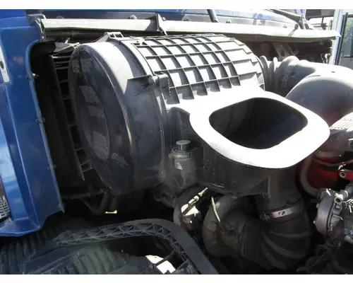 VOLVO VNL Air Cleaner