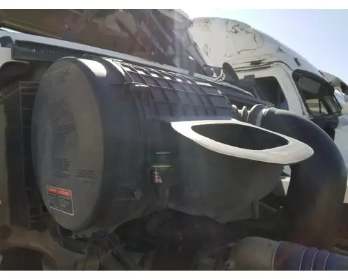 VOLVO VNL Air Cleaner