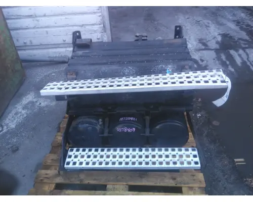 VOLVO VNL BATTERY BOX
