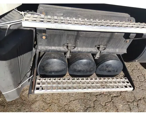 VOLVO VNL BATTERY BOX