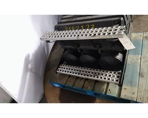 VOLVO VNL BATTERY BOX