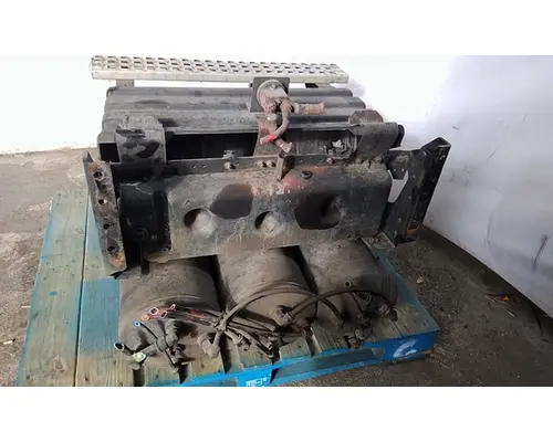 VOLVO VNL BATTERY BOX