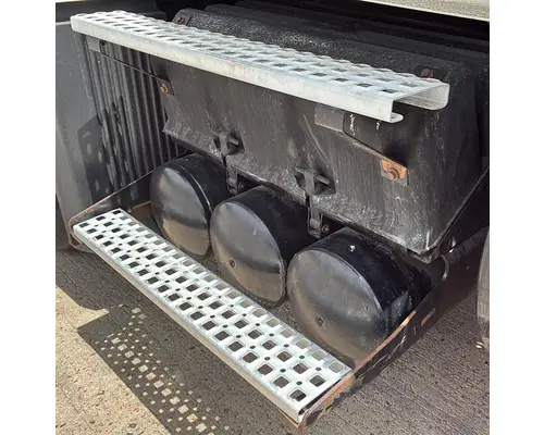 VOLVO VNL BATTERY BOX