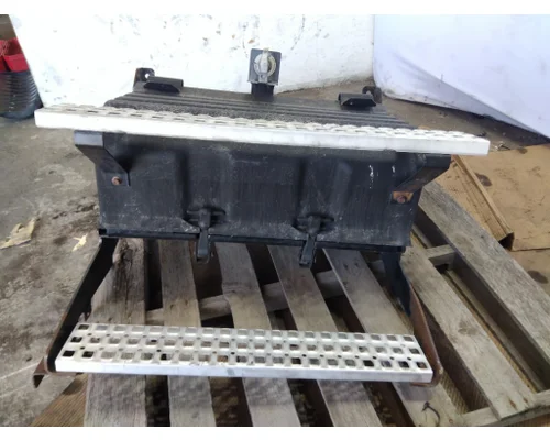 VOLVO VNL BATTERY BOX