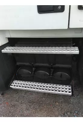 VOLVO VNL BATTERY BOX