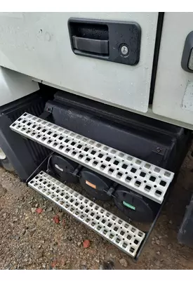 VOLVO VNL BATTERY BOX