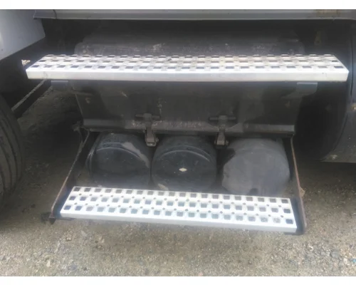 VOLVO VNL BATTERY BOX