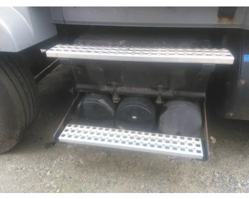 VOLVO VNL BATTERY BOX