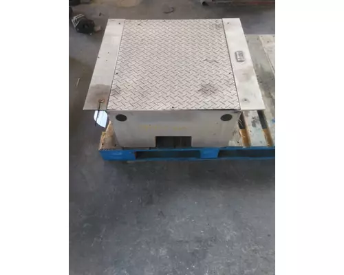 VOLVO VNL BATTERY BOX