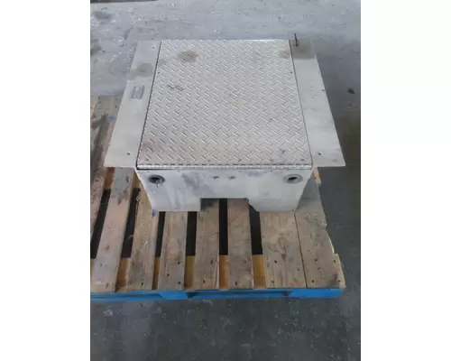 VOLVO VNL BATTERY BOX