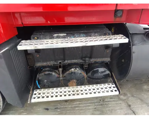 VOLVO VNL BATTERY BOX