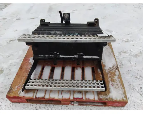 VOLVO VNL BATTERY BOX