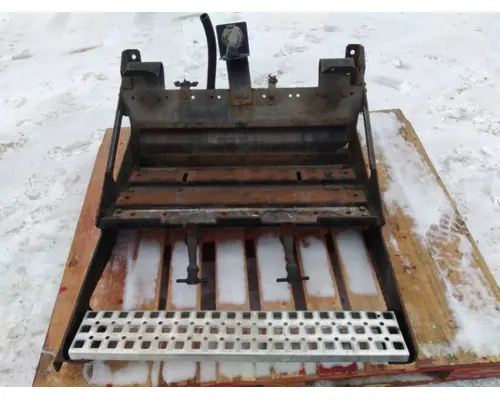 VOLVO VNL BATTERY BOX