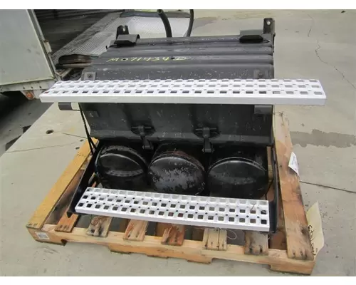 VOLVO VNL BATTERY BOX