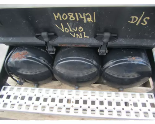 VOLVO VNL BATTERY BOX