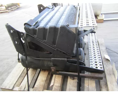 VOLVO VNL BATTERY BOX