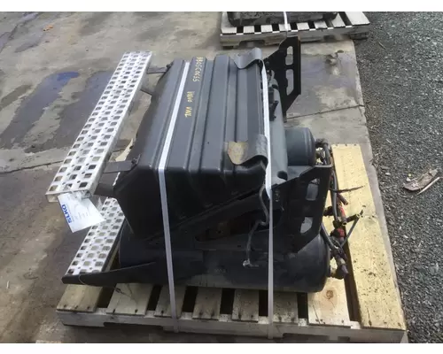 VOLVO VNL BATTERY BOX