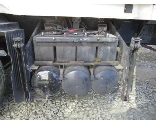 VOLVO VNL BATTERY BOX