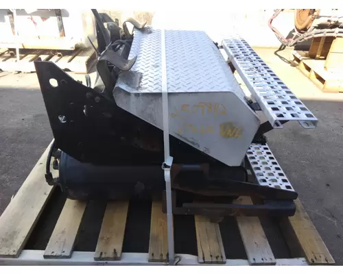 VOLVO VNL BATTERY BOX