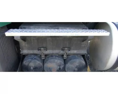 VOLVO VNL BATTERY BOX