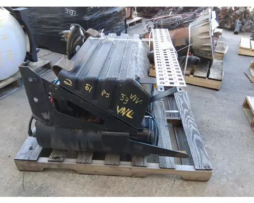 VOLVO VNL BATTERY BOX