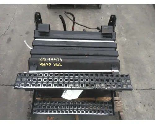 VOLVO VNL BATTERY BOX