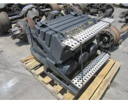 VOLVO VNL BATTERY BOX