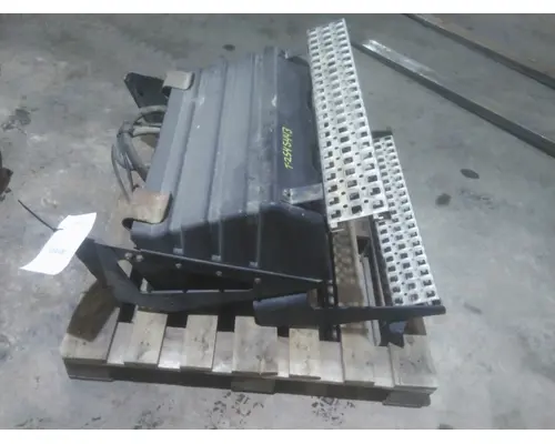 VOLVO VNL BATTERY BOX