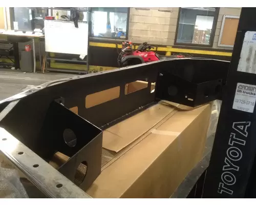 VOLVO VNL BUMPER ASSEMBLY, FRONT