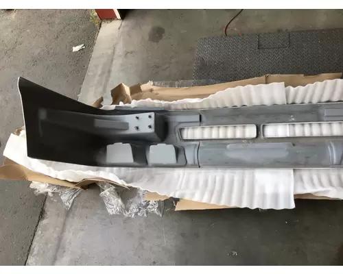 VOLVO VNL BUMPER ASSEMBLY, FRONT