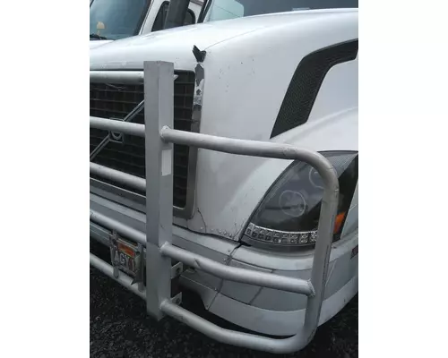 VOLVO VNL BUMPER BRUSH GUARD