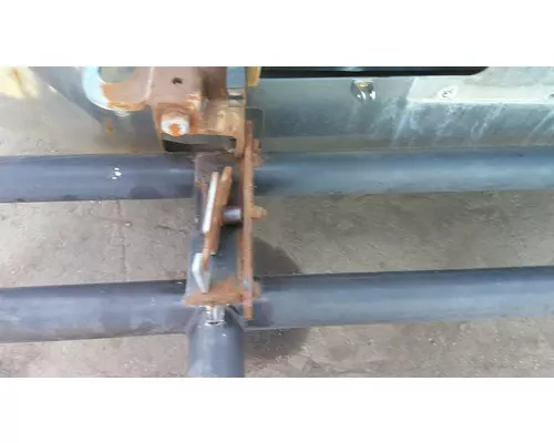 VOLVO VNL BUMPER BRUSH GUARD