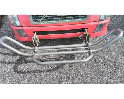 VOLVO VNL BUMPER BRUSH GUARD