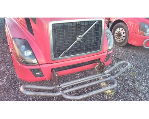 VOLVO VNL BUMPER BRUSH GUARD
