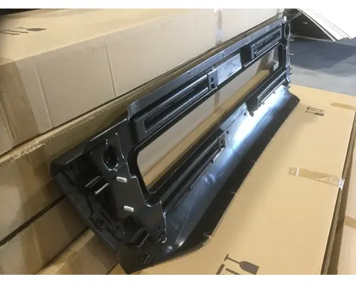 VOLVO VNL BUMPER CENTER