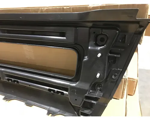 VOLVO VNL BUMPER CENTER