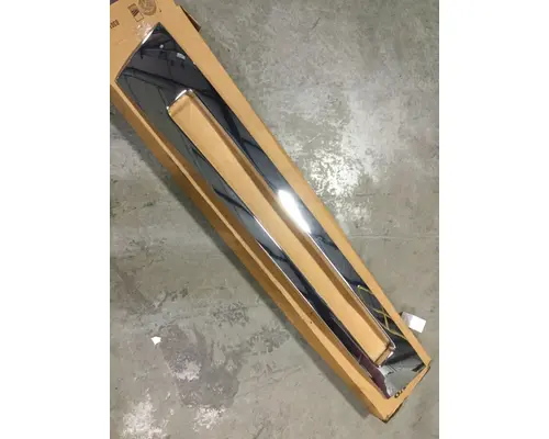 VOLVO VNL BUMPER CENTER