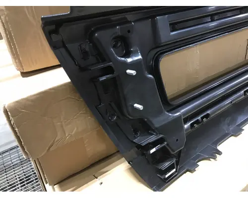 VOLVO VNL BUMPER CENTER