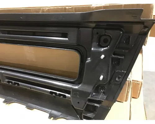 VOLVO VNL BUMPER CENTER