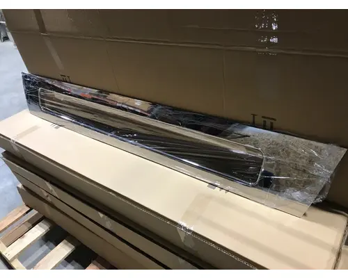 VOLVO VNL BUMPER CENTER