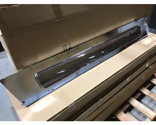 VOLVO VNL BUMPER CENTER